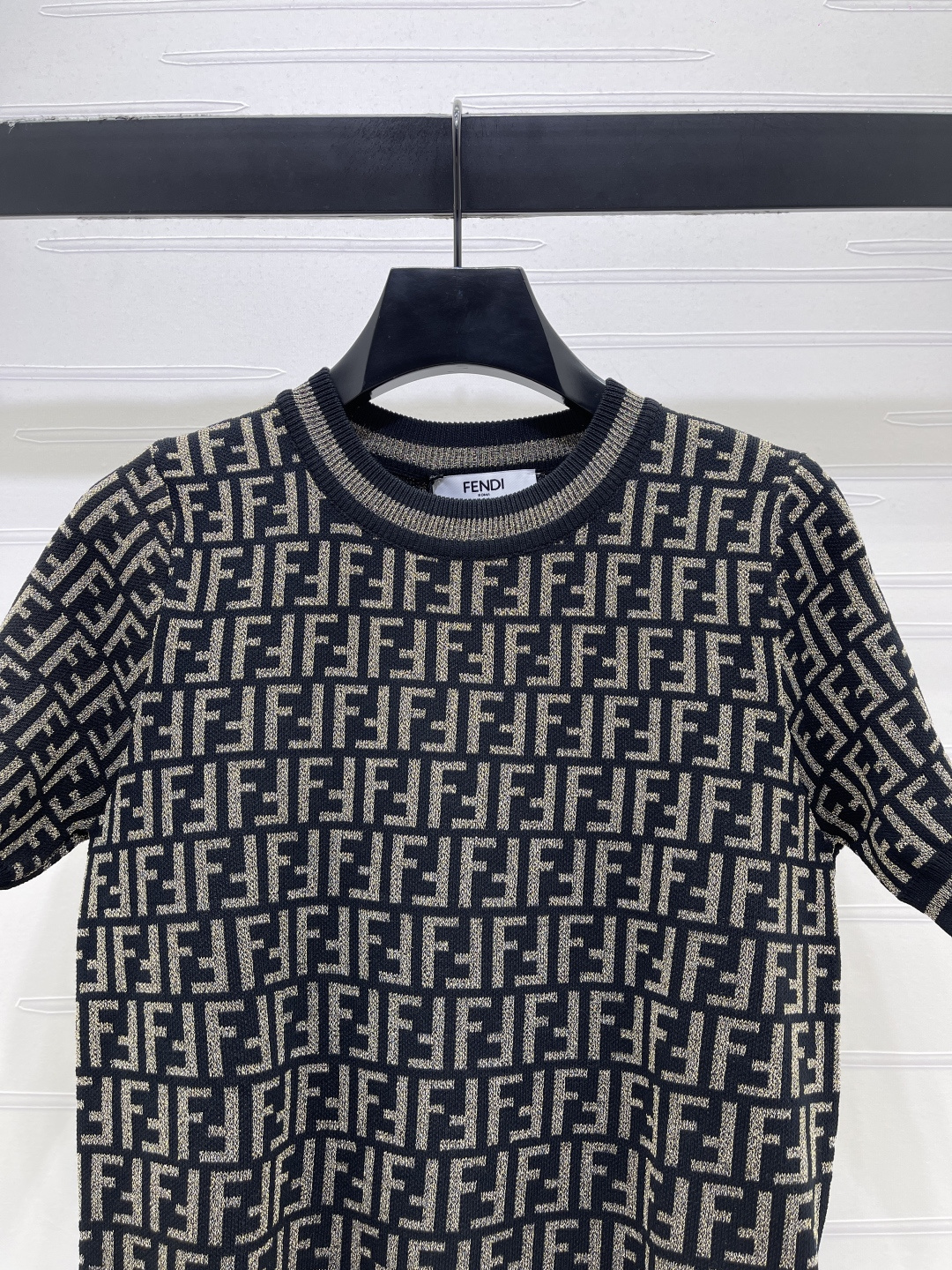 Women's short sleeves